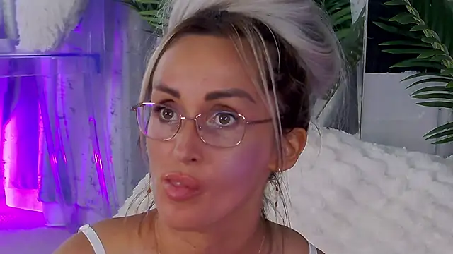 IsabelleEthan's Live XXX Chat