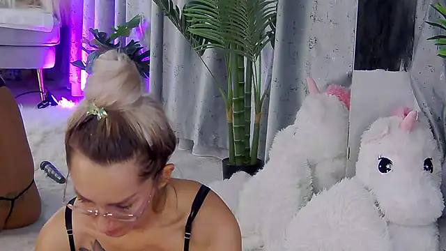 IsabelleEthan's Live XXX Chat