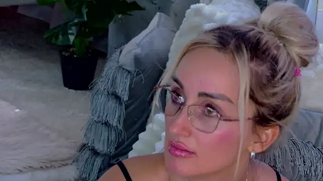 IsabelleEthan Live XXX Chat