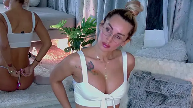 IsabelleEthan's Live XXX Chat