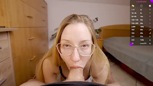 foxeslovefoxes 网络视讯表演