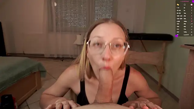 foxeslovefoxes' Webcam Show