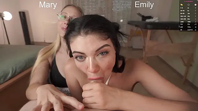 foxeslovefoxes webcam show