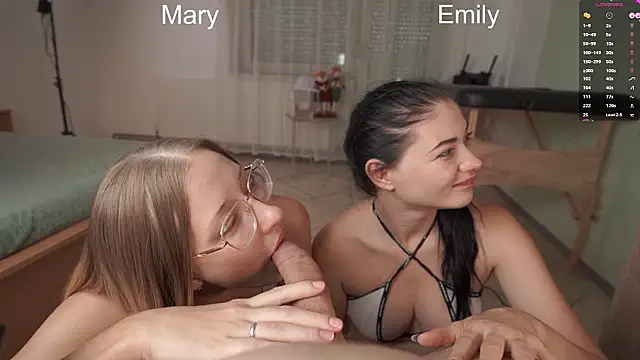 foxeslovefoxes Show in webcam