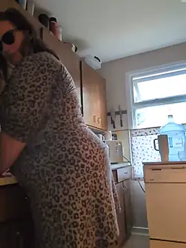Canadian_BBW Show in webcam