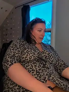 Canadian_BBW Show in webcam