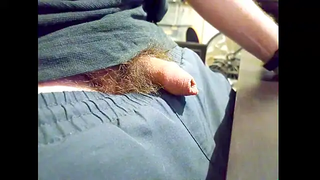 hairyuncut00's Live XXX Chat