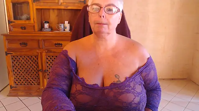 MISS_LINDAH élő XXX-chatje
