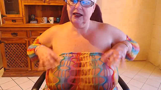 Chat +18 de MISS_LINDAH ao vivo