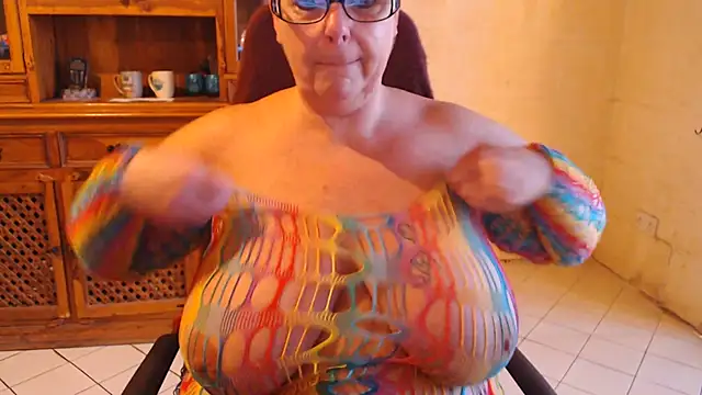Chat +18 de MISS_LINDAH ao vivo
