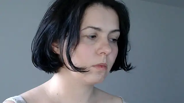 M1ssShyMira's Live XXX Chat