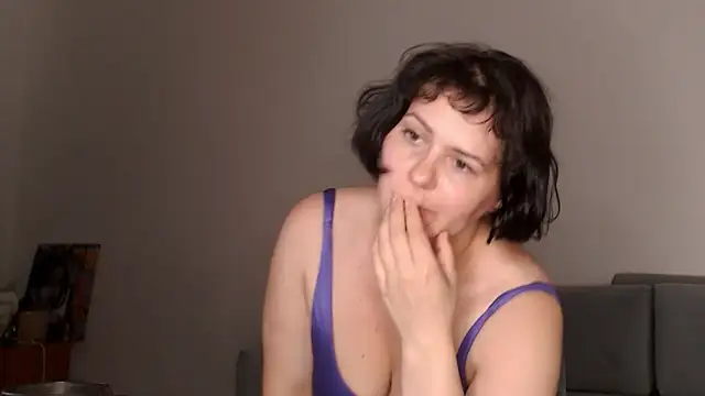 M1ssShyMira – Kamerová šou