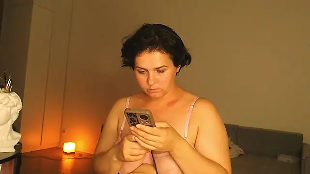 Živá chatovací místnost M1ssShyMira