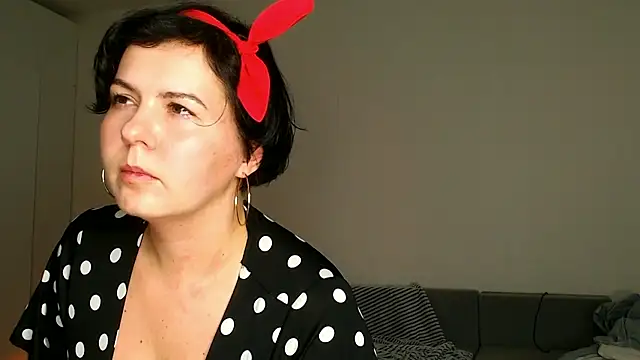 הופעת וובקאם של M1ssShyMira