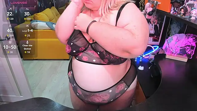 Softie_Sofy's Webcam Show