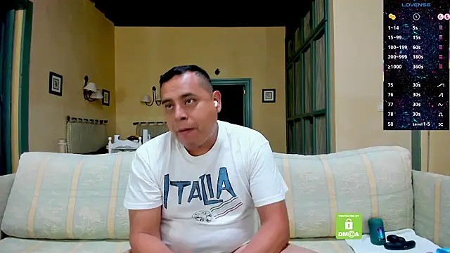 brad_latino Show Webcam