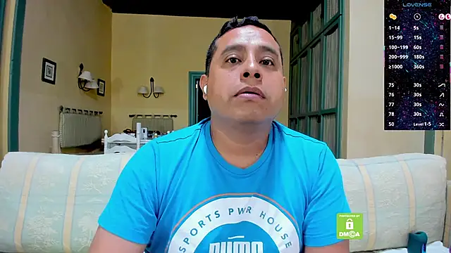 brad_latino Show in webcam
