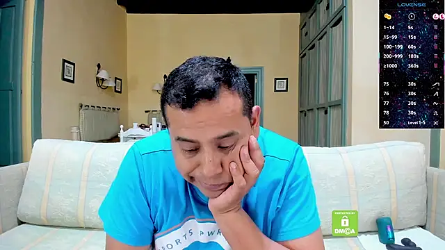 brad_latino Show Webcam