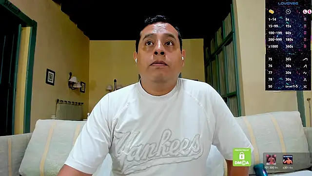 brad_latino Pertunjukan Webcam