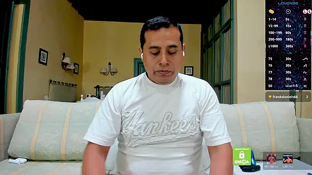 brad_latino's Webcam Show