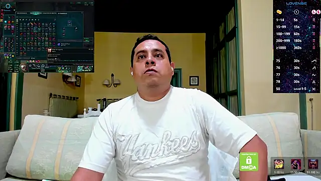 brad_latino Show in webcam