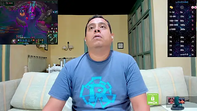 brad_latino Show in webcam