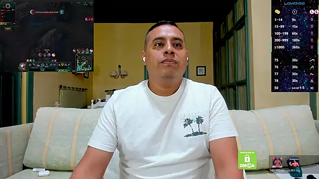 brad_latino Show in webcam
