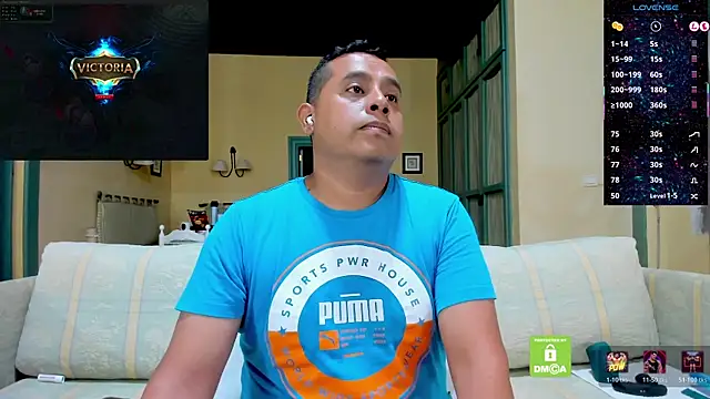brad_latino Show in webcam
