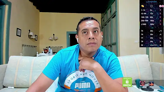 Show modela brad_latino na web-kameri