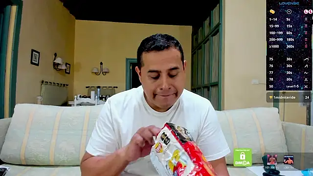 brad_latino Pertunjukan Webcam