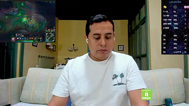 Show modela brad_latino na web-kameri