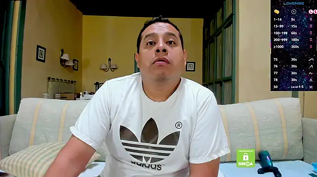 הופעת וובקאם של brad_latino