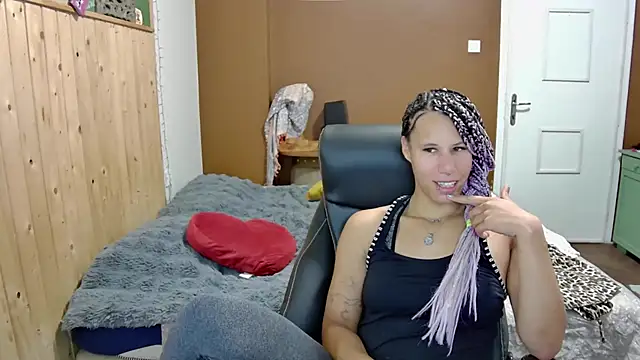 XXX chat uživo modela AaliyahHarris