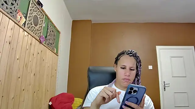 XXX chat uživo modela AaliyahHarris