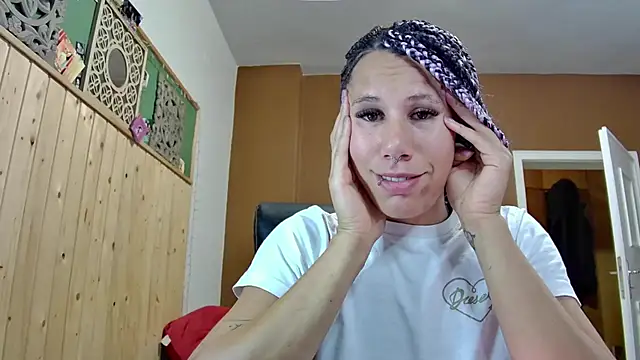 צ'אט XXX בשידור חי של AaliyahHarris