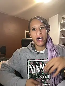 AaliyahHarrisのライブXXXチャット