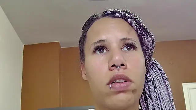 Chat +18 de AaliyahHarris ao vivo