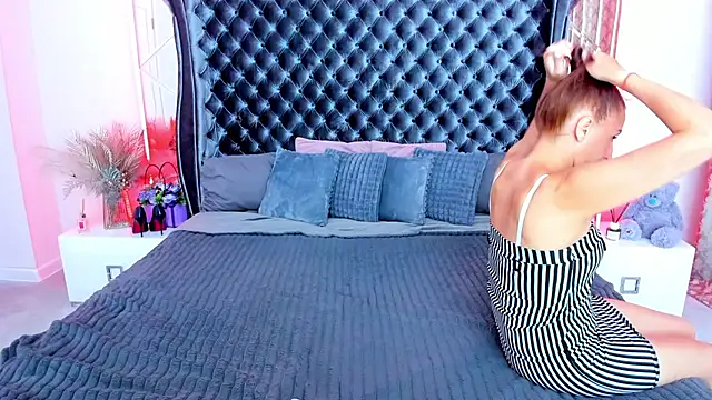 Rebecca_Diamond Adlı Modelin Canlı XXX Sohbeti
