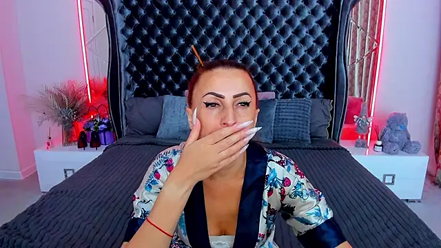 Rebecca_Diamond Chat XXX in diretta