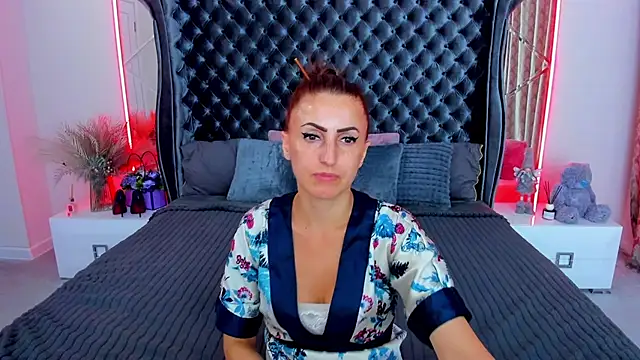 Show de Rebecca_Diamond na webcam