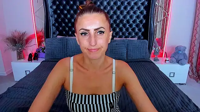 Rebecca_Diamond Adlı Modelin Canlı XXX Sohbeti