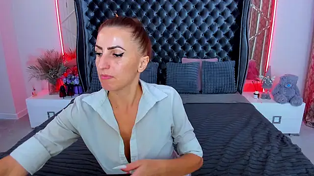 Rebecca_Diamond Chat XXX in diretta