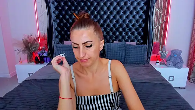 Rebecca_Diamond Show in webcam
