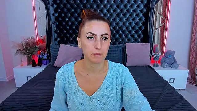 Show modela Rebecca_Diamond na web-kameri