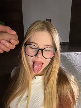 curchez_ Show in webcam