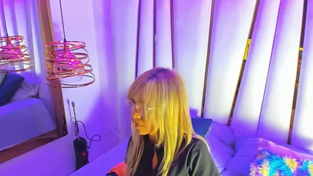 elena_mature 网络视讯表演