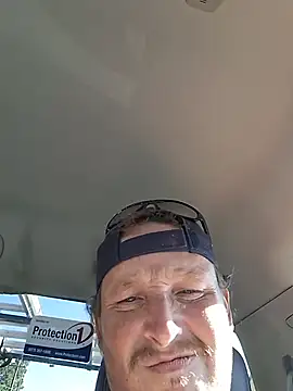 bushhogger8371 Show in webcam