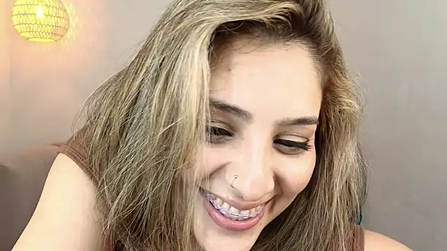 YummyAnna_ élő XXX-chatje