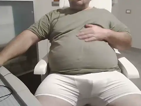 iron_boy80 Show in webcam