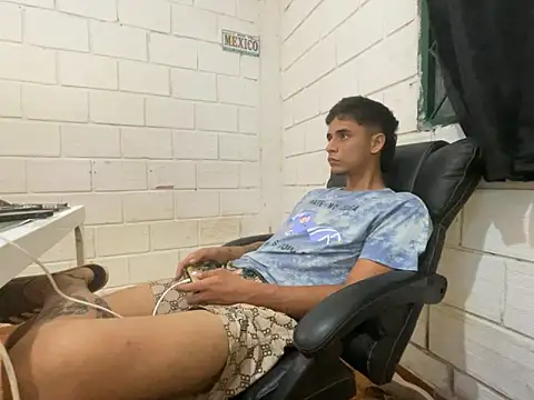 Max_TheHorseDick Webcamshow